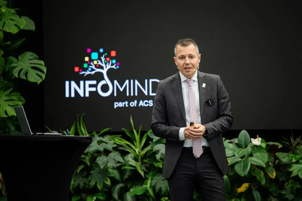 Managing Director Luca Basso Bondini sul palco durante l’Annual Meeting aziendale