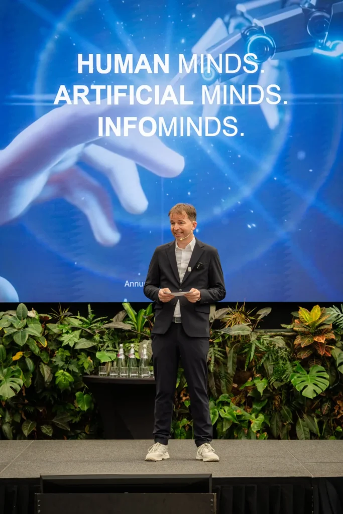 Peter Nestl durante l’Annual Meeting Infominds