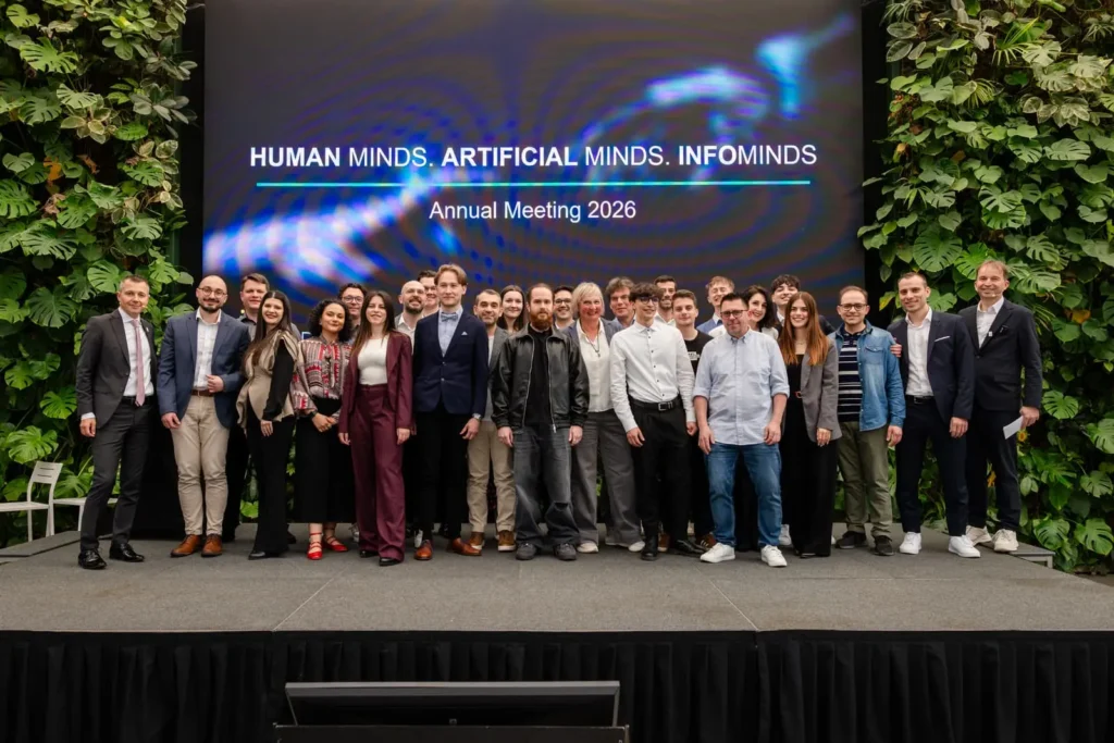 Gruppo di collaboratori Infominds sul palco dell’Annual Meeting 2026